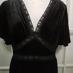 Elagent Black Velvet Lace-Trim Maxi Dress Goth Whimsy Goth Victorian